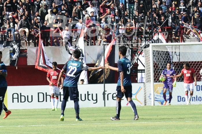 Pertandingan Grup G Piala AFC 2018 antara Bali United dan Yangon United di Stadion Kapten I Wayan Dipta , Gianyar, Selasa (13/2/2018).