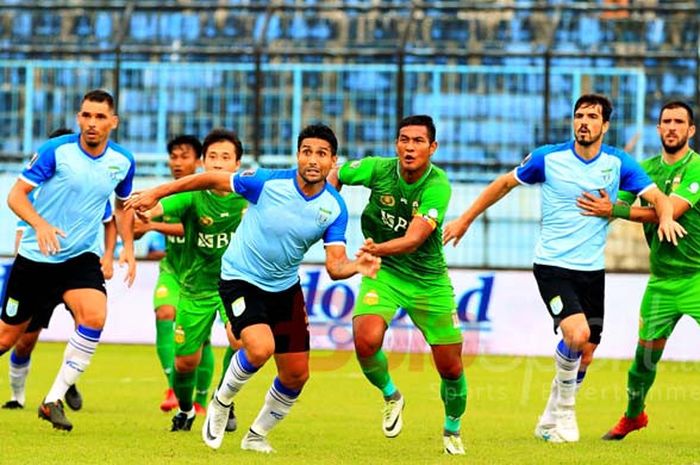 Piala Presiden 2018 pekan kedua Grup E Persela Lamongan melawan Bhayangkara FC yang berakhir dengan skor 1- 1 di Stadion Kanjuruhan Malang, Jawa Timur, Kamis  (25/01/2018)