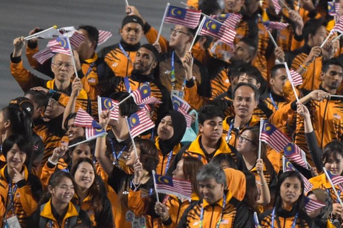 Kontingen Malaysia melakoni defile pada upacara penutupan Asian Games 2014 di Stadion Utama Incheon,