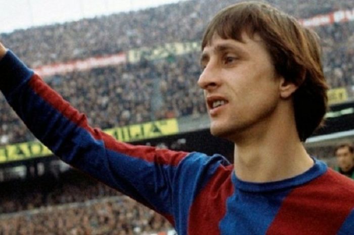Johan Cruyff saat masih memperkuat FC Barcelona.