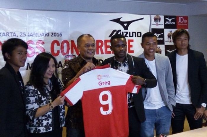 Madura United menyambut Greg Nwokolo sebagai rekrutan baru di Hotel Century, Jakarta, Rabu (25/1/2017).