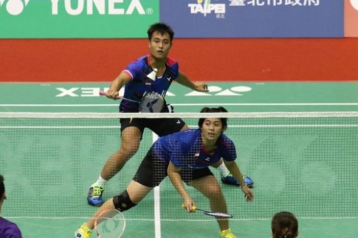 Pasangan ganda campuran Indonesia, Hafiz Faisal/Shela Devi Aulia, ketika menghadapi Ronald Alexander/Melati Daeva Oktavianti, pada babak kedua Taiwan Terbuka yang berlangsung di Taipei Arena, Kamis (30/6/2016).