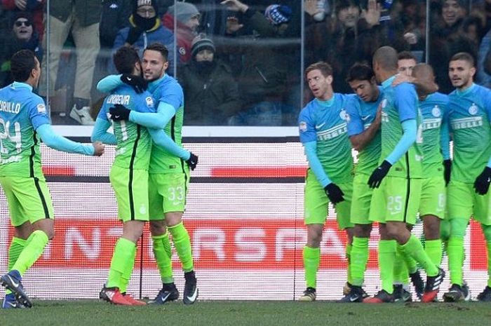 Para pemain Inter Milan merayakan gol yang dicetak Ivan Perisic ke gawang Udinese dalam laga Serie A di Stadion Friuli, Udine, 8 Januari 2017.
