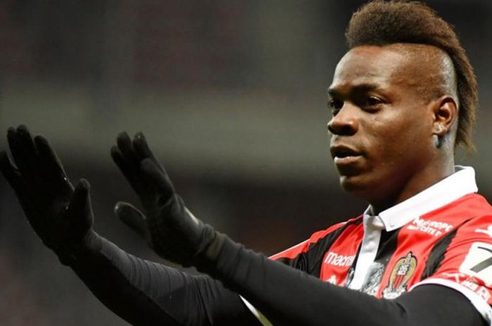 Reaksi Mario Balotelli seusai mencetak gol untuk OGC Nice ke gawang Lille dalam partai Liga Prancis di Allianz Riviera, Nice, 2 Maret 2018.