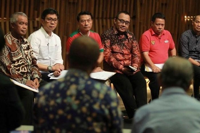 Suasana debat enam calon ketua umum PSSI di Gedung SCTV Tower, Senayan, Jakarta, Selasa (4/10/2016).