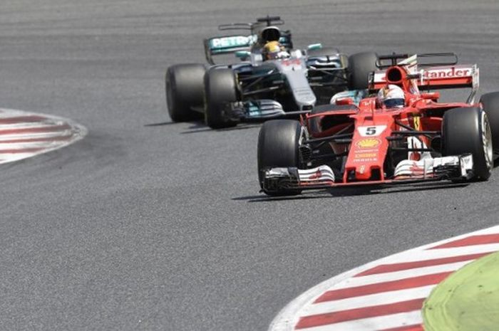 Sebastian Vettel vs Lewis Hamilton di GP Spanyol di Sirkuit Catalunya hari Minggu (14/5). Gambaran ideal Ferrari vs Mercedes.