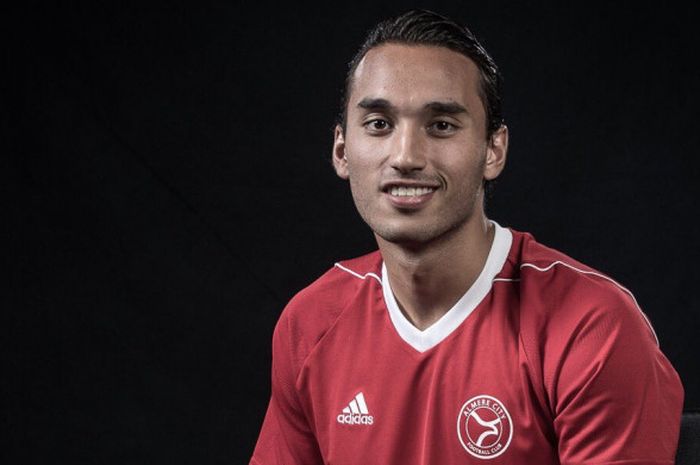  Striker Indonesia, Ezra Walian, melakoni debut untuk Almere City dalam laga Eerste Divisie atau kasta kedua Liga Belanda di Stadion Yanmar, Sabtu (9/9/2017) dini hari WIB. 