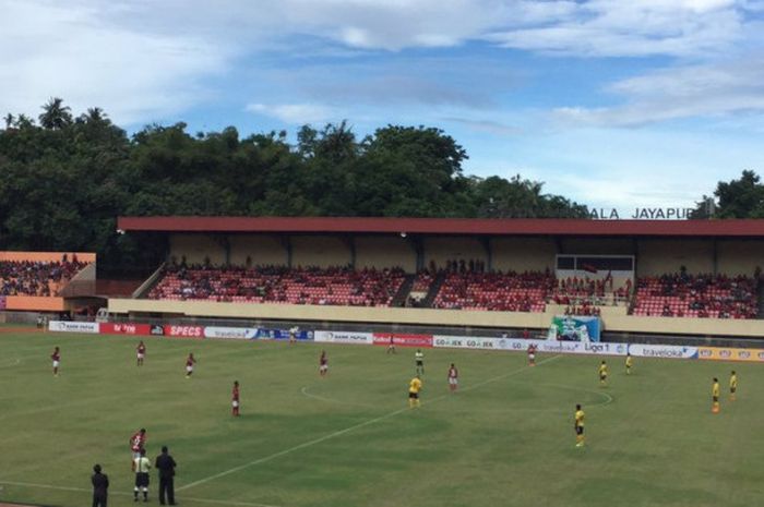 Persipura Jayapura kontra Semen Padang di Stadion Mandala, Jayapura, Senin (4/9/2017).
