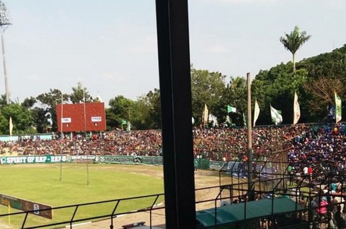 Situasi tribun selatan Stadion Teladan 30 menit sebelum kick off PSMS Medan versus Persib Bandung digelar, Minggu (26/3/2017).