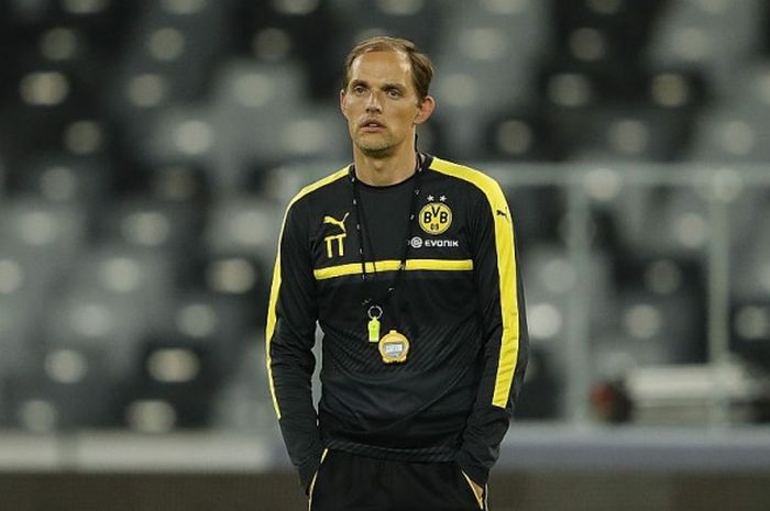 Pelatih Borussia Dortmund, Thomas Tuchel saat sesi latihan menuju laga International Champions Cup antara Manchester CAITY kontra Borussia Dortmund di Shenzhen Universaide Stadium, Shenzhen, Tiongkok, 27 Juli 2016. 