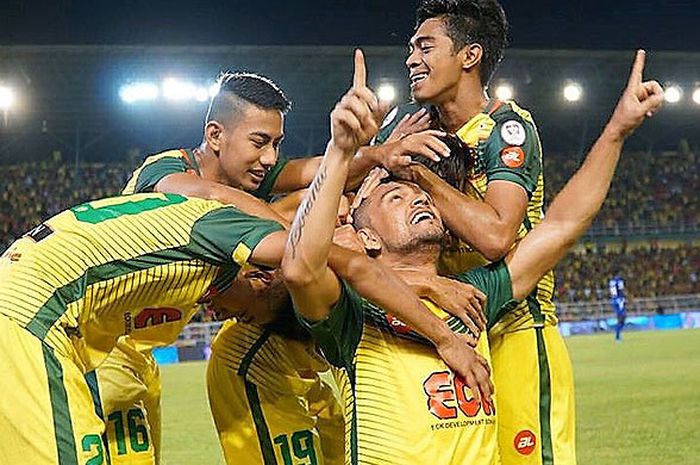 Pemain Kedah FA merayakan gol yang dicetak Sandro da Silva Medonca dalam ajang Piala Malaysia 2017.