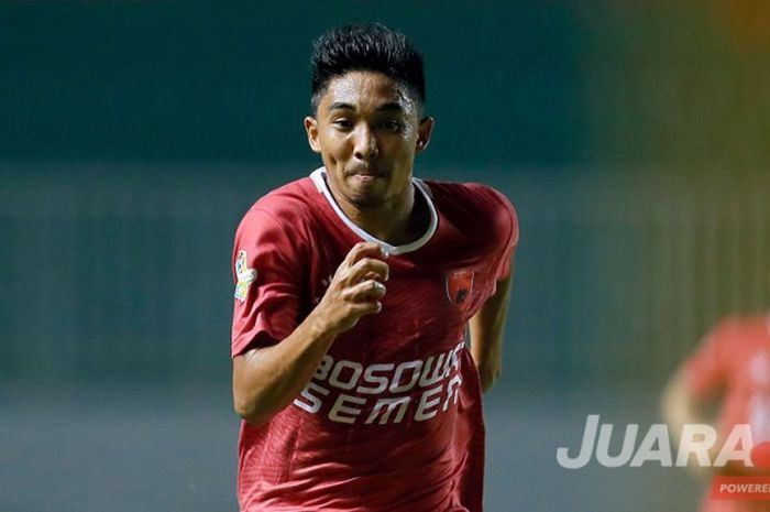 Gelandang PSM Makassar, Muhammad Arfan, saat tampil melawan PS TNI dalam laga lanjutan Liga 1 di Stadion Pakansari, Cibinong, Senin (15/5/2017) malam WIB.