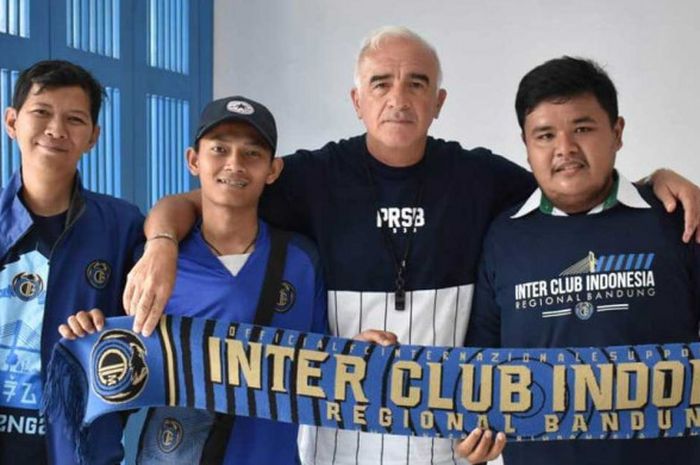 Mario Gomez bersama Inter Club Indonesia chapter Bandung.