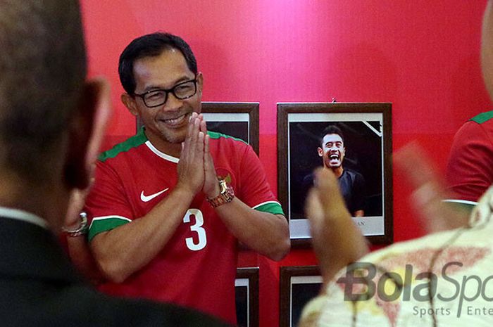 Mantan kapten timnas senior Indonesia, Aji Santoso, saat menghadiri kongres PSSI di Hotel Aryaduta, Bandung, Minggu (8/1/2017). Pada kesempatan ini,  hadir 13 mantan kapten Timnas Indonesia dari masa ke masa.