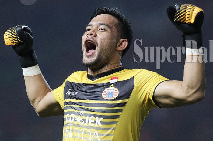  Kiper Persija Jakarta Andritany Ardhiyasa saat laga melawan PS TNI di pekan 27 Liga 1 pada Sabtu (30/9/2017) di Stadion Patriot Chandrabhaga, Bekasi, Jawa Barat. 