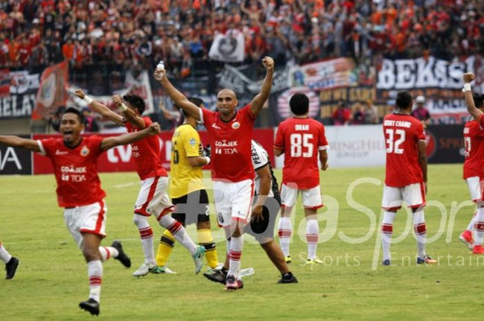 Para pemain Persija merayakan gol penalti Bruno Lopes pada laga Liga 1 kontra Persib di Stadion Mana