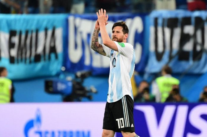  Megabintang Argentina, Lionel Messi, merayakan kemenangan timnya atas Nigeria dalam laga Grup D Piala Dunia 2018 di Saint Petersburg Stadium, Saint Petersburg, Rusia pada 26 Juni 2018. 