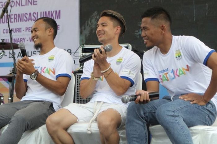 Kim Jefrrey Kurniawan (tengah) bersama Tony Sucipto dan Airlangga Sucipto saat acara meet & greet di Gedung Sate, Sabtu (11/8/2018).