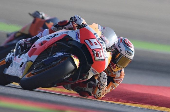 Pebalap Repsol Honda Team, Marc Marquez, tampil pada sesi latihan bebas ketiga GP Aragon di MotorLand Aragon, Sabtu (23/9/2017).