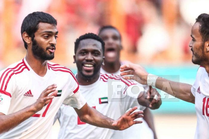 Selebrasi pemain Uni Emirat Arab seusai membobol gawang tim nasional U-23 Indonesia  dalam pertandingan babak 16 besar sepak bola Asian Games 2018 di Stadion Wibawa Mukti, Jumat (24/8/2018). 
