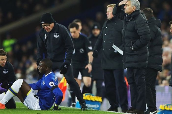 Yannick Bolasie mengalami cedera lutut saat Everton bermain imbang 1-1 melawan Manchester United di Goodison Park pada 4 November 2016.