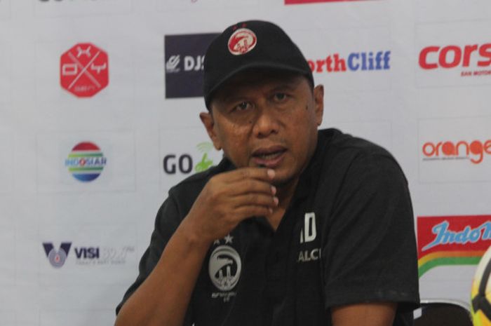 Pelatih Sriwijaya FC, Rahmad Darmawan, saat memberikan keterangan dalam jumpa pers di Stadion Kebun Bunga, Kamis (17/5/2018).