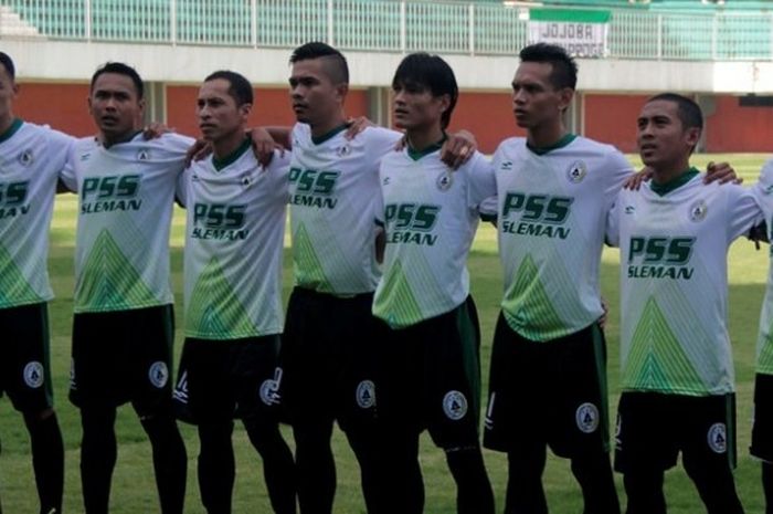 Para pemain PSS jelang menghadapi sebuah laga uji coba di Stadion Maguwoharjo, Sleman, Rabu (16/3/2016).