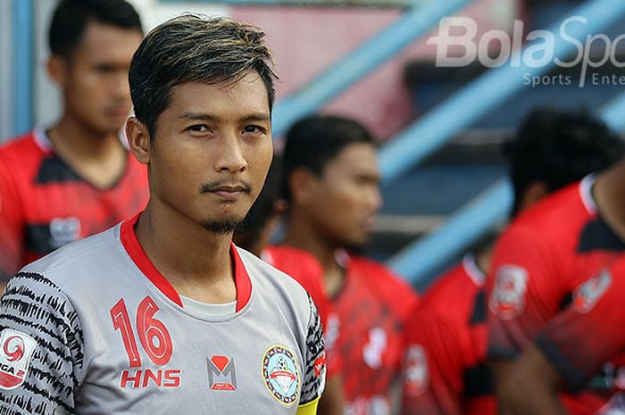 Ekspresi kapten tim Martapura FC, Qischil Gandrum Minny, saat tampil melawan PSBI Blitar dalam laga lanjutan Liga 2 di Stadion Ario Srengat Kabupaten Blitar, Jawa Timur, Minggu (13/08/2017) sore.