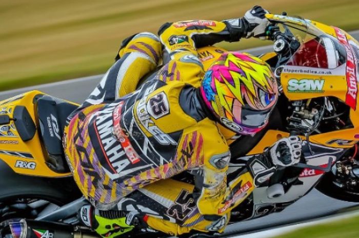 postingan twitter Josh Brokes saat berlaga di superbike