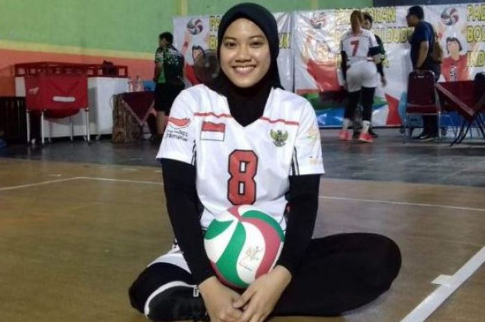 Senyum ceria paralympian voli duduk Indonesia, Nina Gusmita saat ditemui di arena pelatnas Asian Para Games 2018 di Solo, Jawa Tengah, Jumat (14/9/2018).