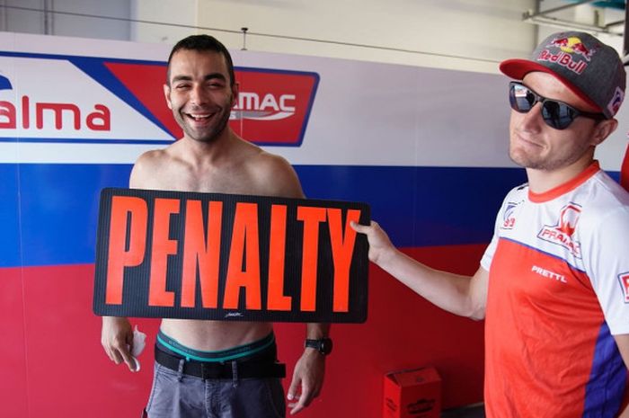 Keseruan dua pebalap Pramac Racing, Danilo Petrucci dan Jack Miller saat menghadiri acara World Ducati Week 2018, Jumat (20/7/2018) waktu setempat di Sirkuit Misano, Italia.