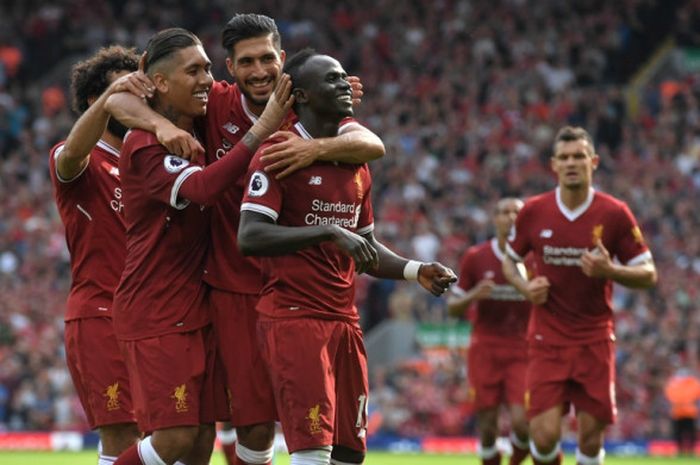 Para pemain Liverpool FC merayakan gol yang dicetak Sadio Mane dalam laga Liga Inggris kontra Arsenal di Stadion Anfield, Liverpool, pada 27 Agustus 2017.