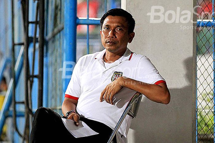 Pelatih Bali United, Widodo Cahyono Putro, saat mengawal timnya melakoni laga pekan ke-12 Liga 1 2018 melawan Madura United di Stadion Gelora Bangkalan, Jawa Timur, Minggu (03/06/2018).