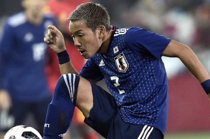 Bintang muda Liga Jepang, Yosuke Ideguchi, saat tampil bersama timnas Jepang.