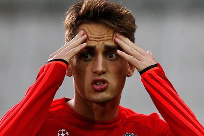 Adnan Januzaj menjalani masa peminjaman di Borussia Dortmun, namun tidak mendapatkan banyak kesempatan bermain.