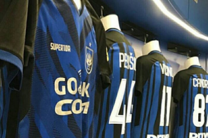 Jersey PSIS Semarang di ruang ganti pemain Inter Milan