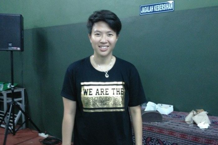 Pebulu tangkis spesialis ganda Indonesia, Liliyana Natsir, berpose, setelah menghadiri acara main bareng bulu tangkis Menpora bersama Olimpian di Kemenpora, Senayan, Jakarta, Jumat (30/12/2016).