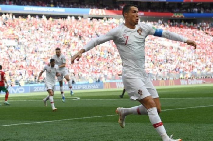  Kapten Portugal, Cristiano Ronaldo, merayakan gol sundulannya ke gawang Maroko pada pertandingan Grup B Piala Dunia 2018 di Stadion Luzhniki, 20 Juni 2018.  