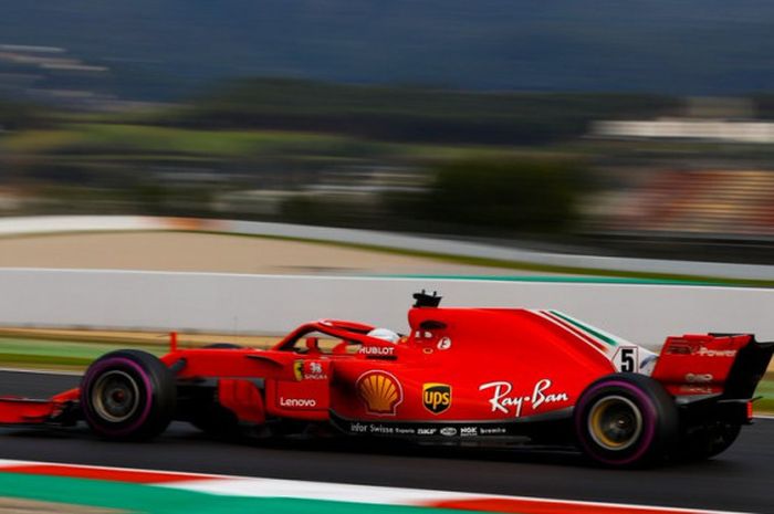 Pebalap Ferrari, Sebastian Vettel, mencetak waktu putaran tercepat pada tes pramusim F1 2018 di Sirkuit Catalunya, Barcelona, Spanyol pada Kamis (8/3/2018).