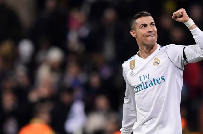 Megabintang Real Madrid, Cristiano Ronaldo, merayakan gol yang dia cetak ke gawang Borussia Dortmund dalam laga Grup H Liga Champions di Stadion Santiago Bernabeu, Madrid, Spanyol, pada 6 Desember 2017.
