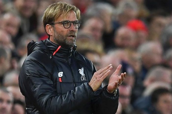 Reaksi pelatih Liverpool, Juergen Klopp, dalam laga Premier League melawan West Bromwich Albion di Anfield, Liverpool, 22 Oktober 2016.