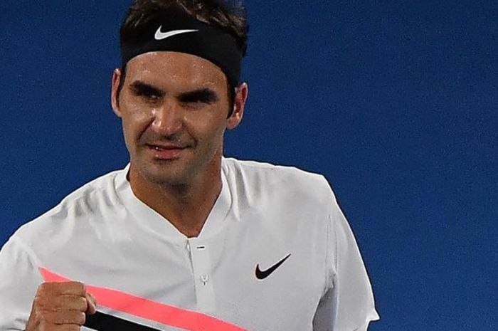 Roger Federer saat menang atas Jan-Lennard Striff di Rod Laver Arena, Melbourne Park, Kamis (18/1/2018).