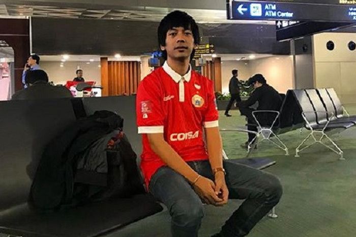 Rian d'Masiv berfoto di Bandara Internasional Soekarno-Hatta, Kota Tangerang, beberapa waktu lalu.