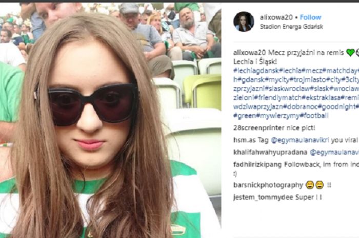 Alicja, salah seorang fan cantik Lechia Gdansk yang berswafoto dengan Egy Maulana Vikri