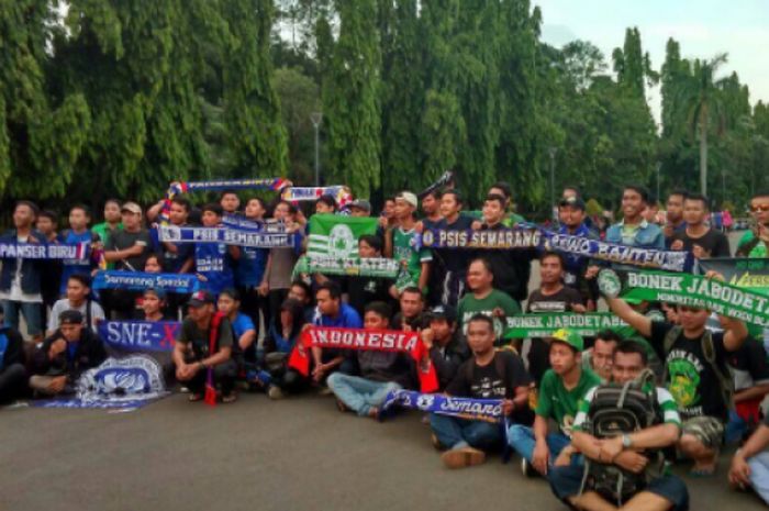 Bonek adakan kopdar dengan Panser Biru dan SneX pendukung PSIS Semarang