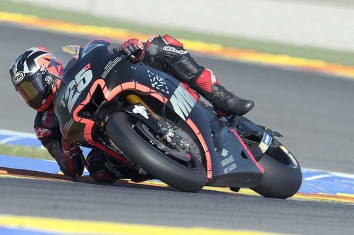 Ilustrasi pebalap MotoGP asal Spanyol, Maverick Vinales, memacu motornya dalam sebuah tikungan saat melakoni tes pra-musim dengan tim Movistar Yamaha MotoGP di Sirkuit Ricardo Tormo, Valencia, pada 15 November 2016.