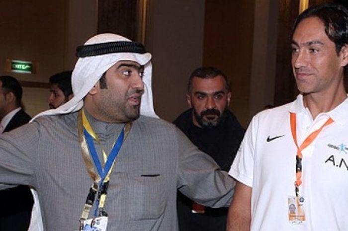 Alessandro Nesta (kanan) hadiri pembukaan Stadion Internasional Jaber di Kuwait, Kamis (17/12/2015).
