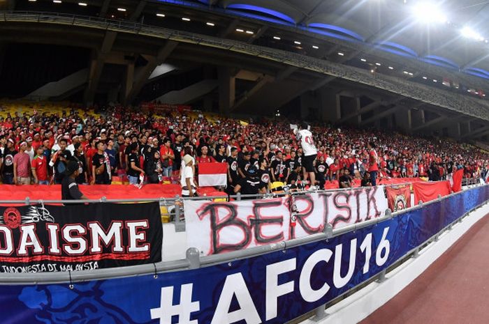 Suporter Indonesia di Stadion Bukit Jalil, jelang laga Timnas U-16 Indonesia vs Vietnam, 24 September 2018. 