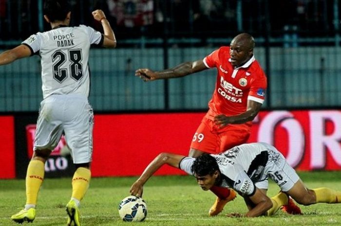 Pacho Kenmogne saat masih membela Persija Jakarta pada Piala Jenderal Sudirman. 