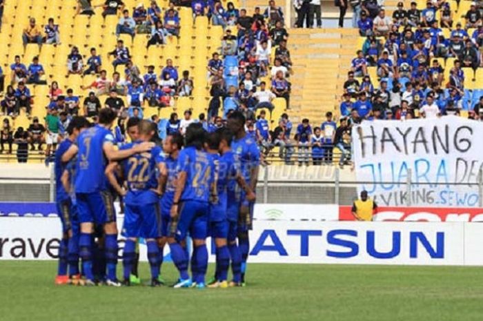 Persib Bandung saat bermain di Stadion Si Jalak Harupat, Bandung.